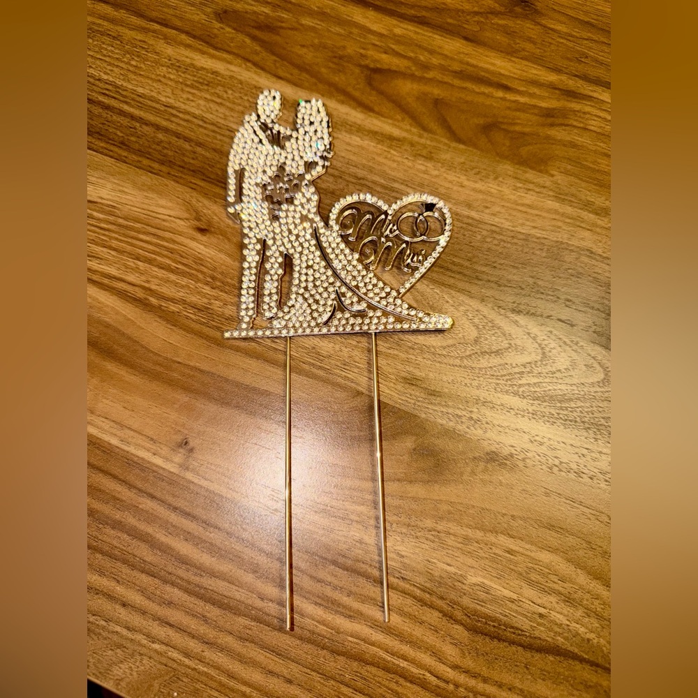 BNIP Sparkling Rhinestone and Silvertone Metal Wedding Cake Topper